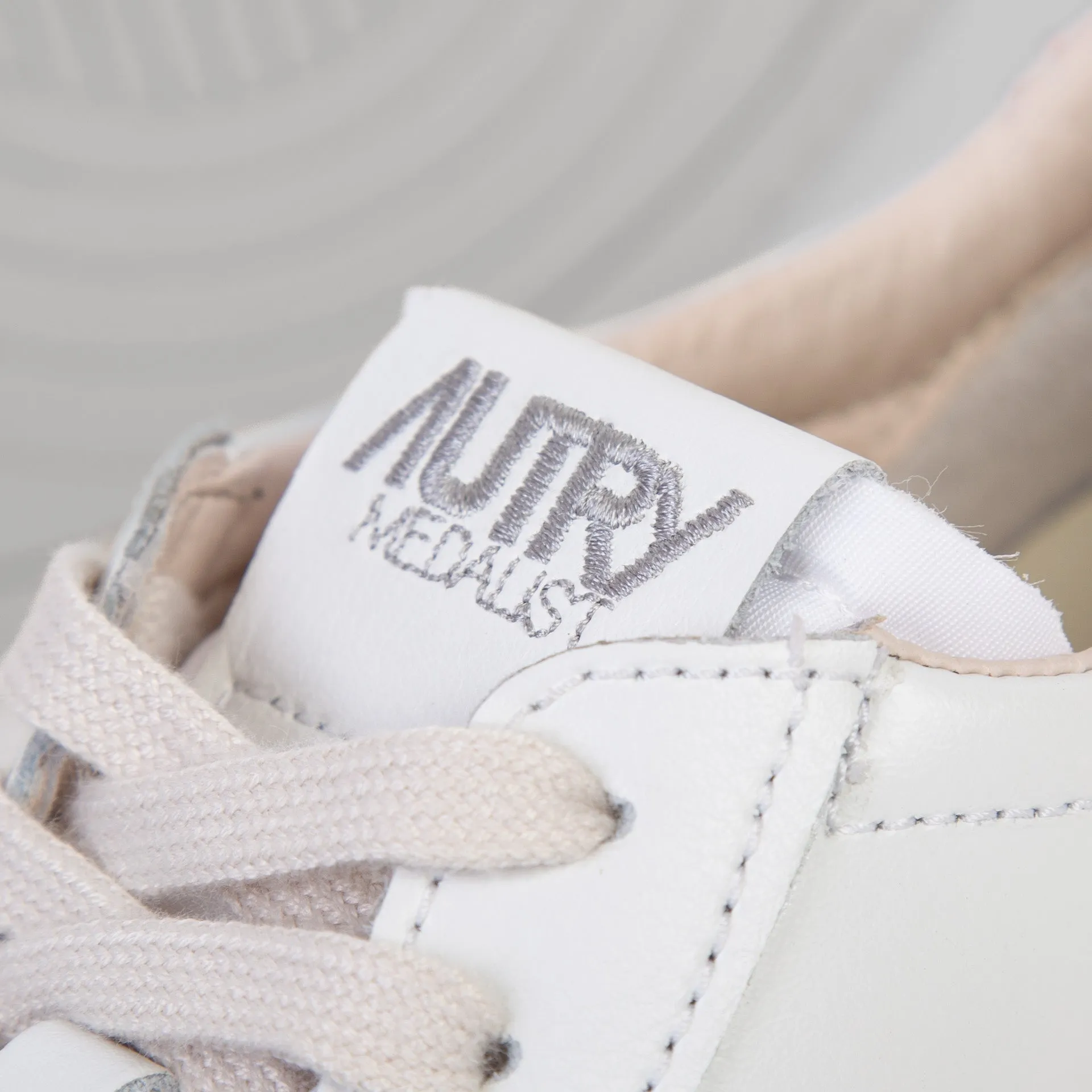 AUTRY SNEAKERS MEDALIST AULM-LS 43
