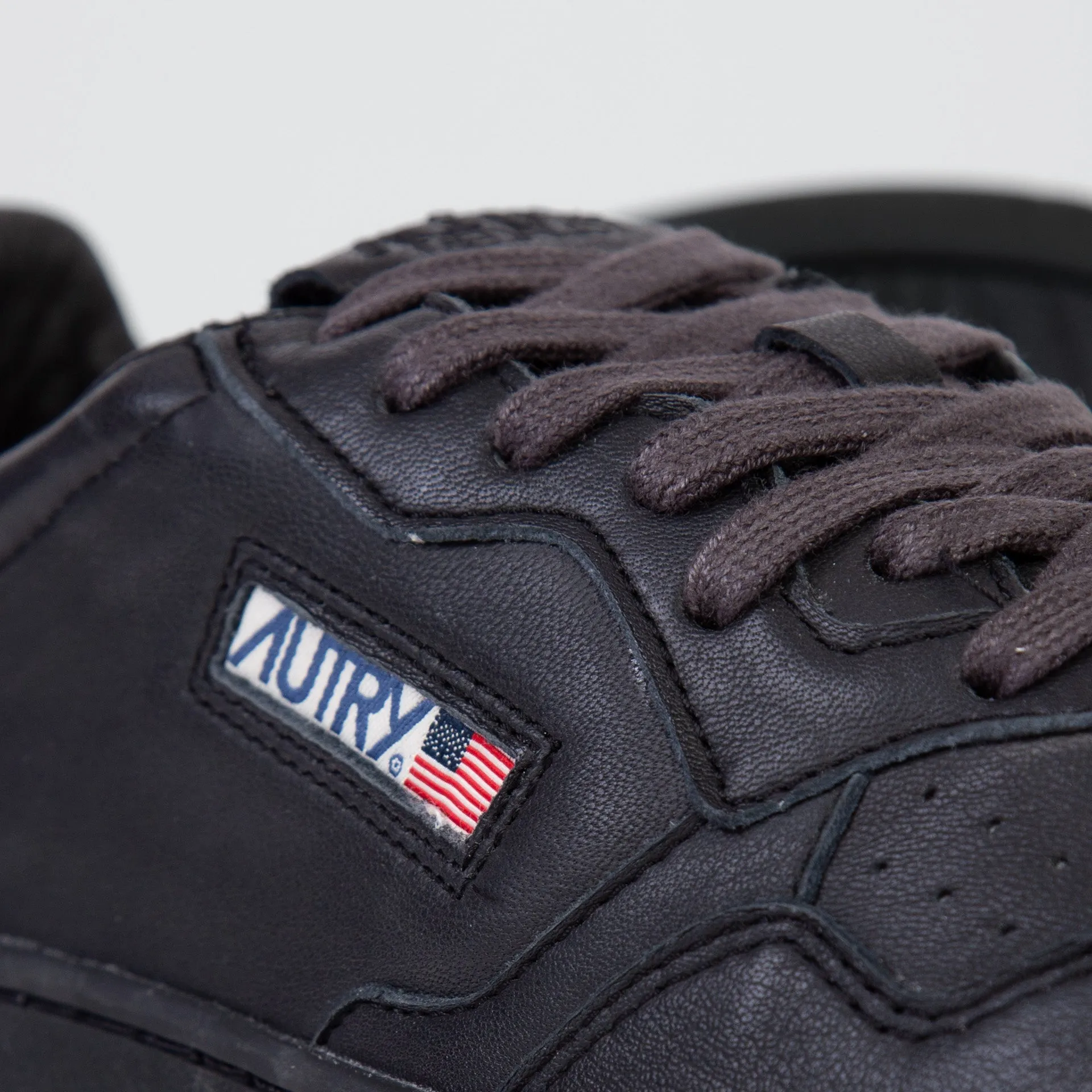 AUTRY SNEAKERS MEDALIST AULM-SG 16