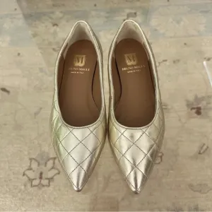 Metallic Flats