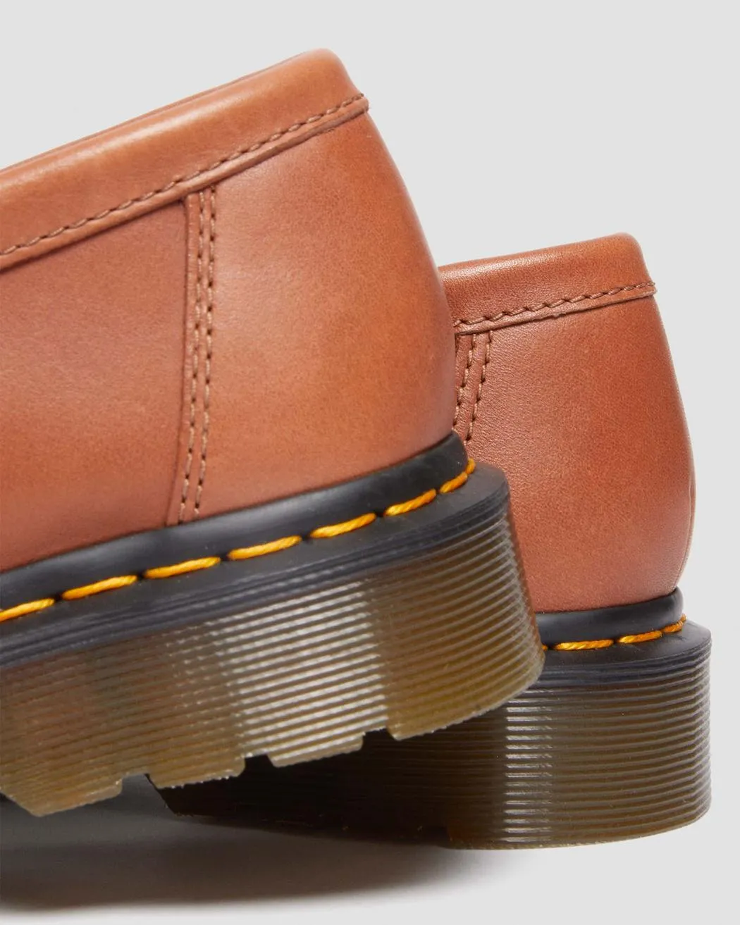 Dr. Martens Adrian Ys Saddle Tan Carrara 30686225