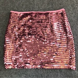 H:ours stellan mini skirt in metallic pink size XL