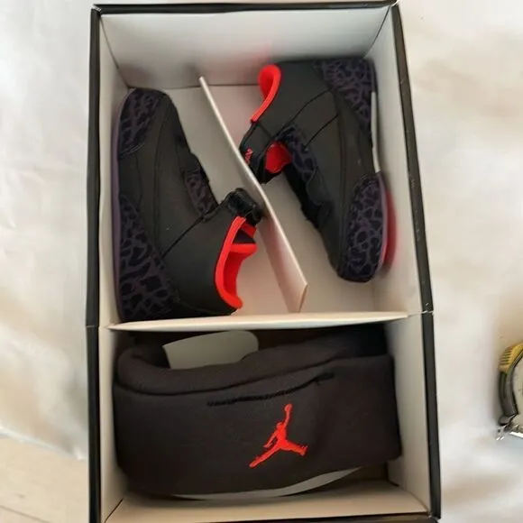 JORDAN 3 RETRO SOFT SNEAKERS WITH HAT.  NEW