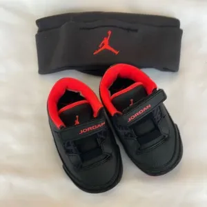 JORDAN 3 RETRO SOFT SNEAKERS WITH HAT.  NEW