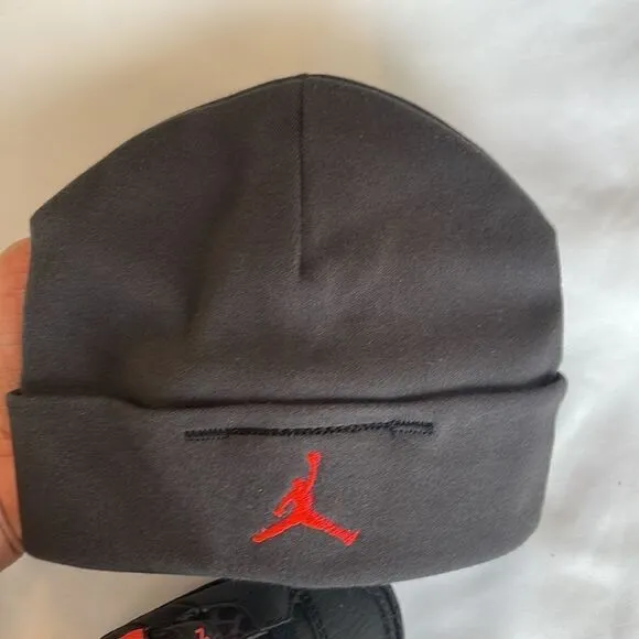 JORDAN 3 RETRO SOFT SNEAKERS WITH HAT.  NEW