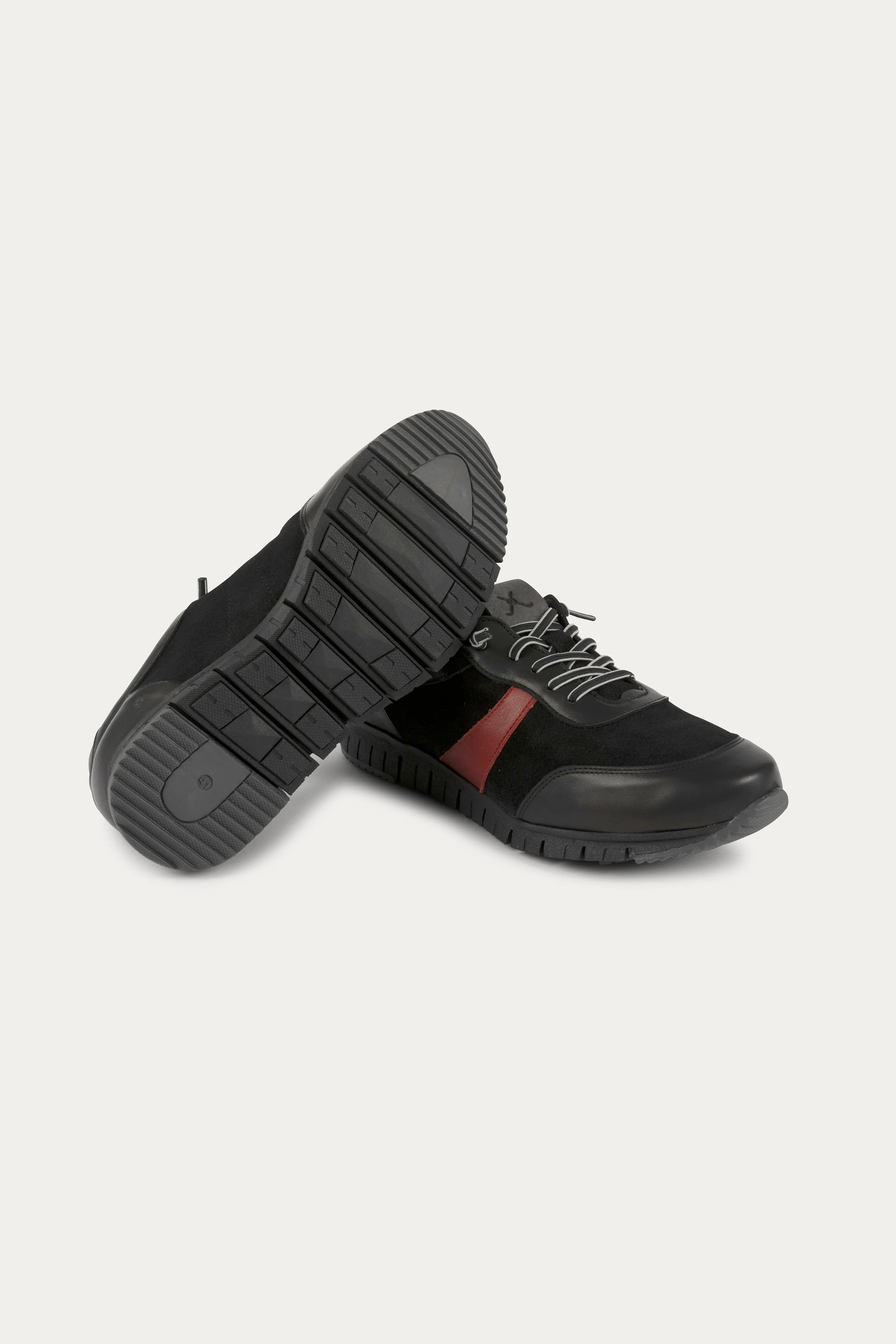 Kilburn Leather Trainers in Black/Red