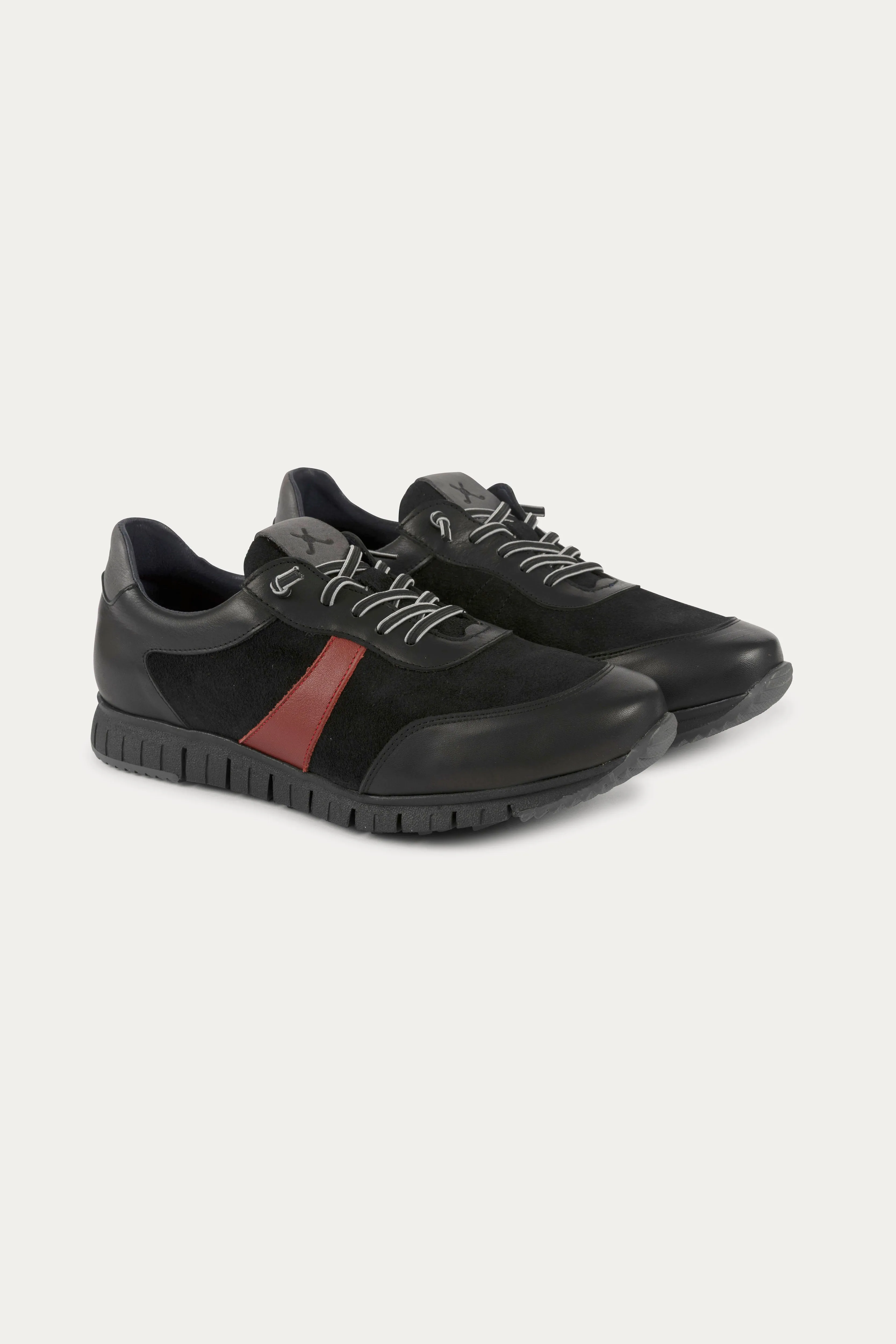 Kilburn Leather Trainers in Black/Red