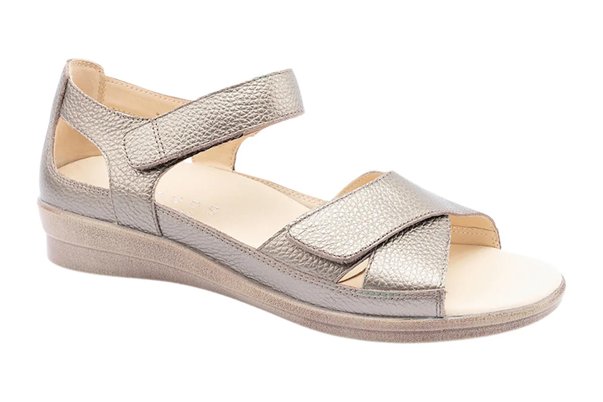 Klouds Tasha Pebbled Metallic Womens