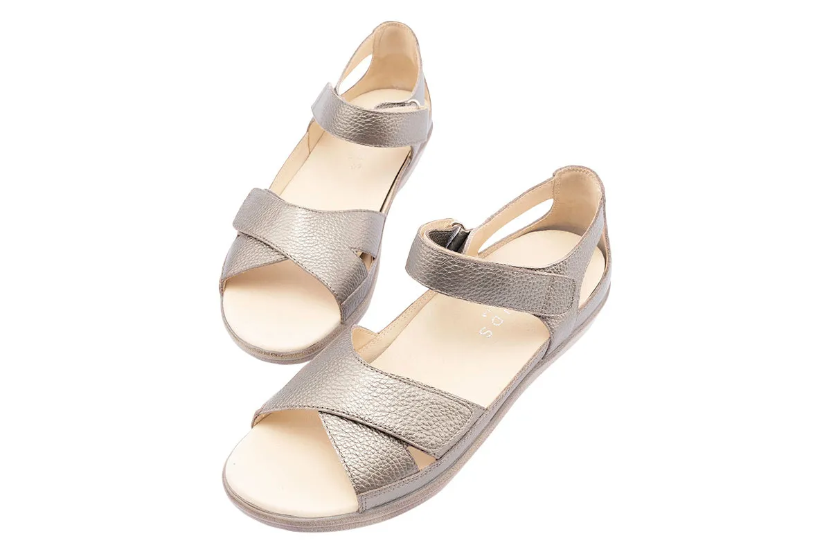 Klouds Tasha Pebbled Metallic Womens