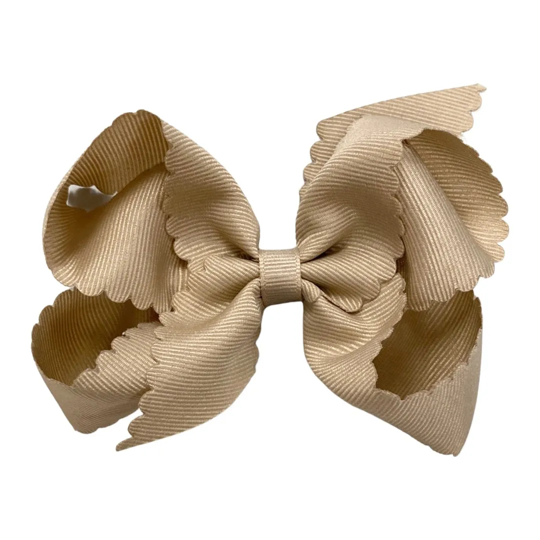 Medium Grosgrain Scallop Edge Hair Bow on Clippie
