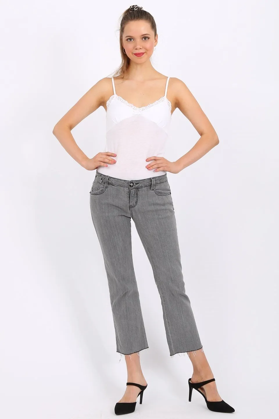MISS PINKI Payton cropped jeans in grey