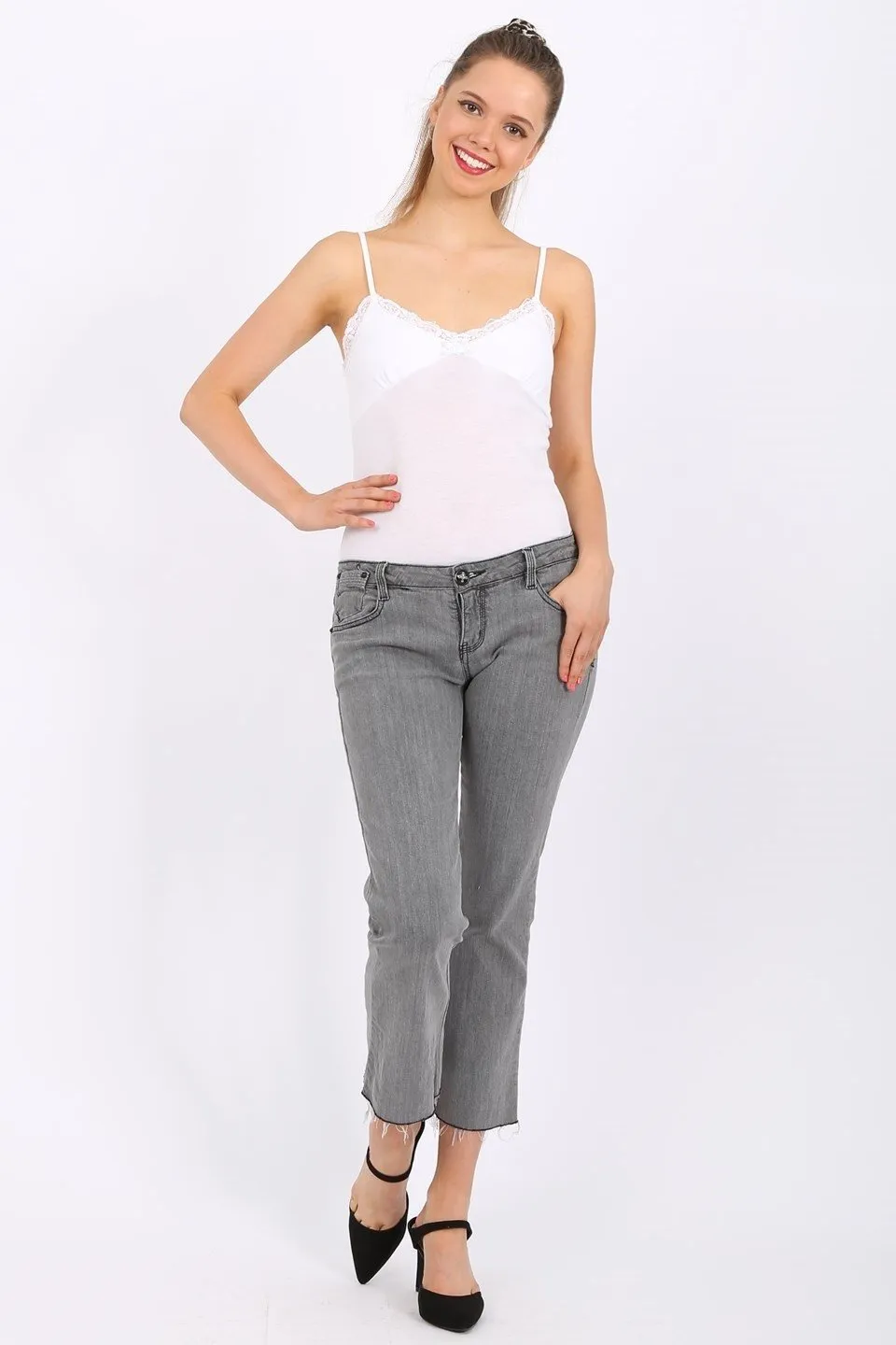 MISS PINKI Payton cropped jeans in grey