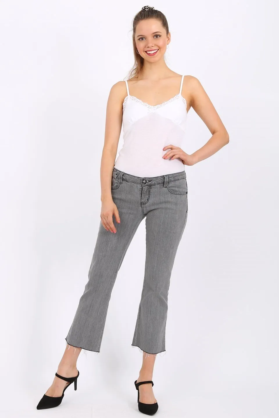 MISS PINKI Payton cropped jeans in grey