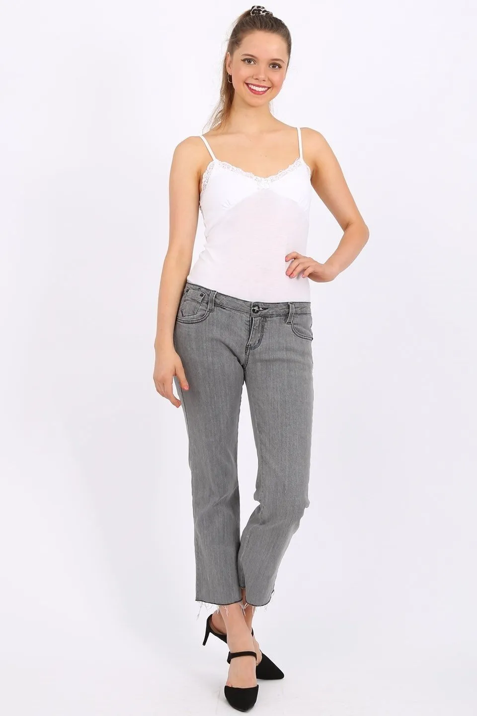 MISS PINKI Payton cropped jeans in grey