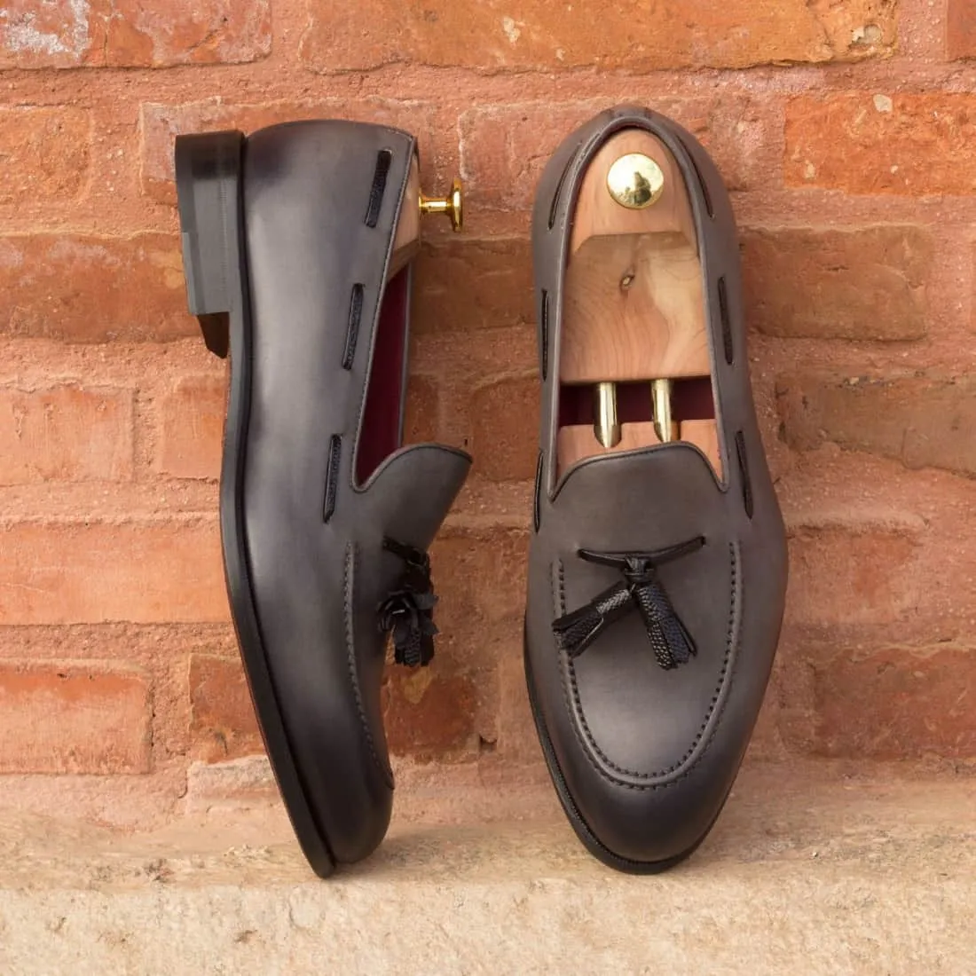 Mocassin à glands en cuir gris