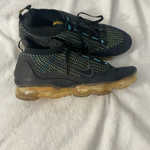 Nike Fly Knit Vapomax size 7.5 2021