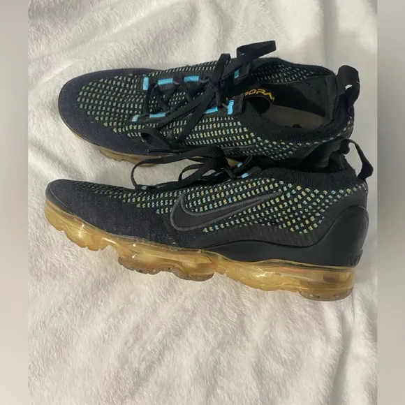 Nike Fly Knit Vapomax size 7.5 2021