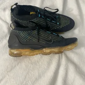 Nike Fly Knit Vapomax size 7.5 2021