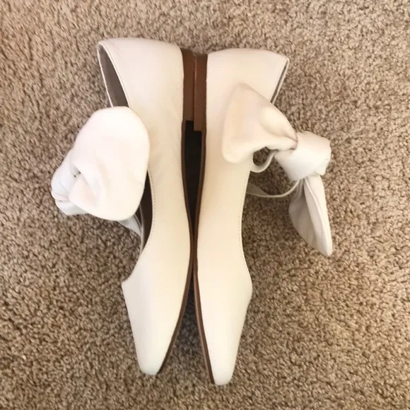 NWT! Zara girls size 37/4.5, flats with bow .