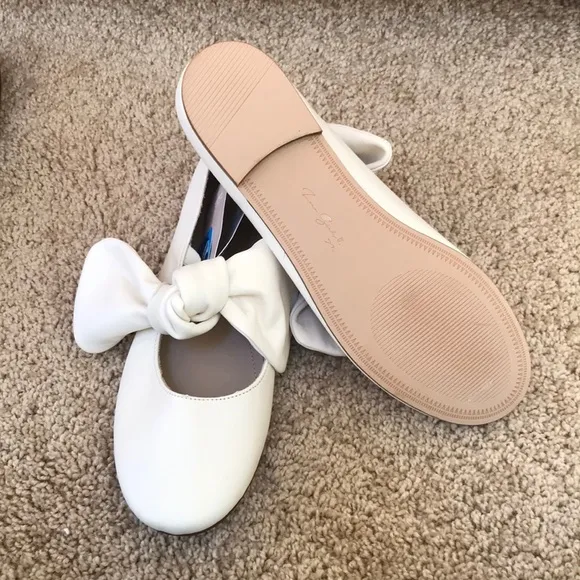 NWT! Zara girls size 37/4.5, flats with bow .