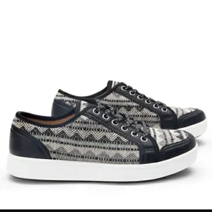 Racq Alegria Sneaq Sari Boho Tech Q-Chip Pedometer Canvas Walking Sneaker 38