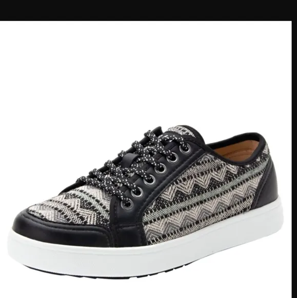 Racq Alegria Sneaq Sari Boho Tech Q-Chip Pedometer Canvas Walking Sneaker 38