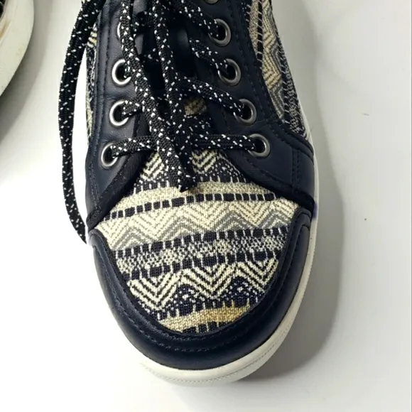 Racq Alegria Sneaq Sari Boho Tech Q-Chip Pedometer Canvas Walking Sneaker 38