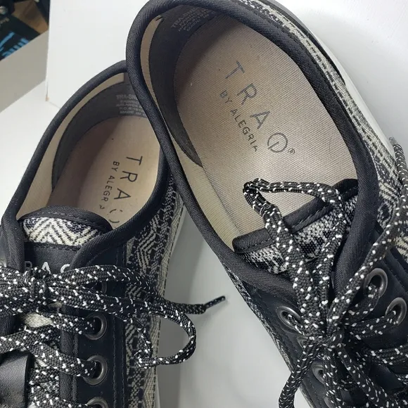 Racq Alegria Sneaq Sari Boho Tech Q-Chip Pedometer Canvas Walking Sneaker 38