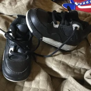 RARE Nike AIR JORDAN IV RETRO Sneakers, Size 7c Toddler in EXCELLENT CONDITION!
