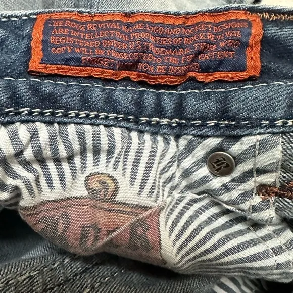 Rock Revival Wendy Capris Faded Decorative Rear Pockets