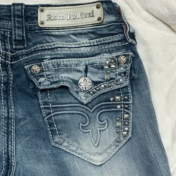 Rock Revival Wendy Capris Faded Decorative Rear Pockets