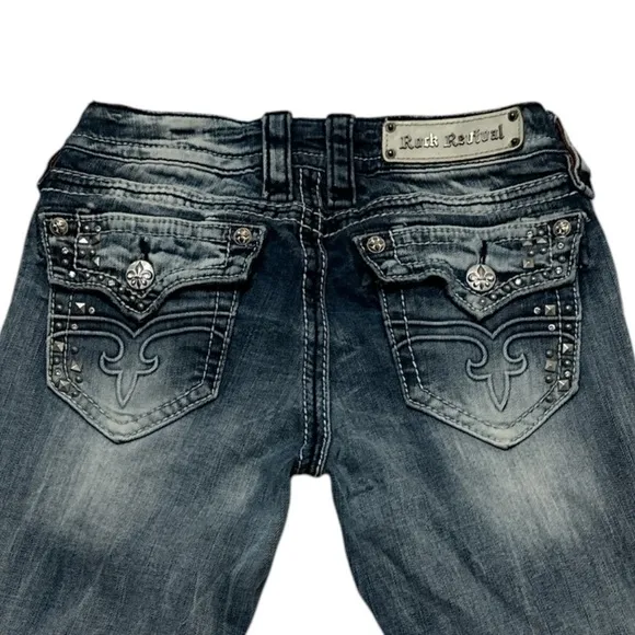 Rock Revival Wendy Capris Faded Decorative Rear Pockets