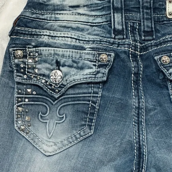 Rock Revival Wendy Capris Faded Decorative Rear Pockets