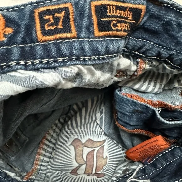 Rock Revival Wendy Capris Faded Decorative Rear Pockets