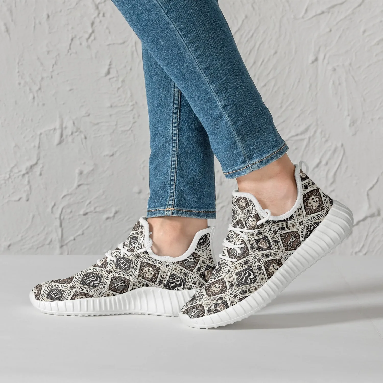 Ruby Raccoon-Elegant - White/Black