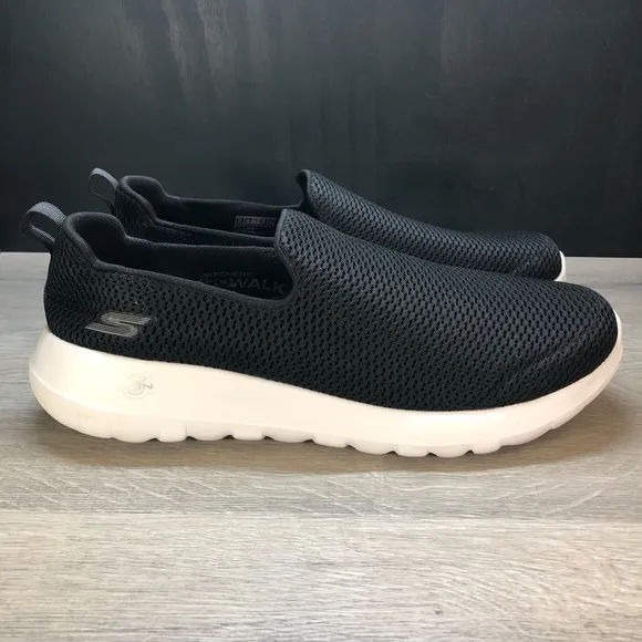 SKECHERS GOwalk Max Sneakers