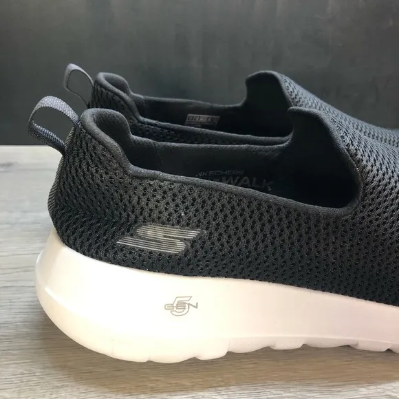 SKECHERS GOwalk Max Sneakers