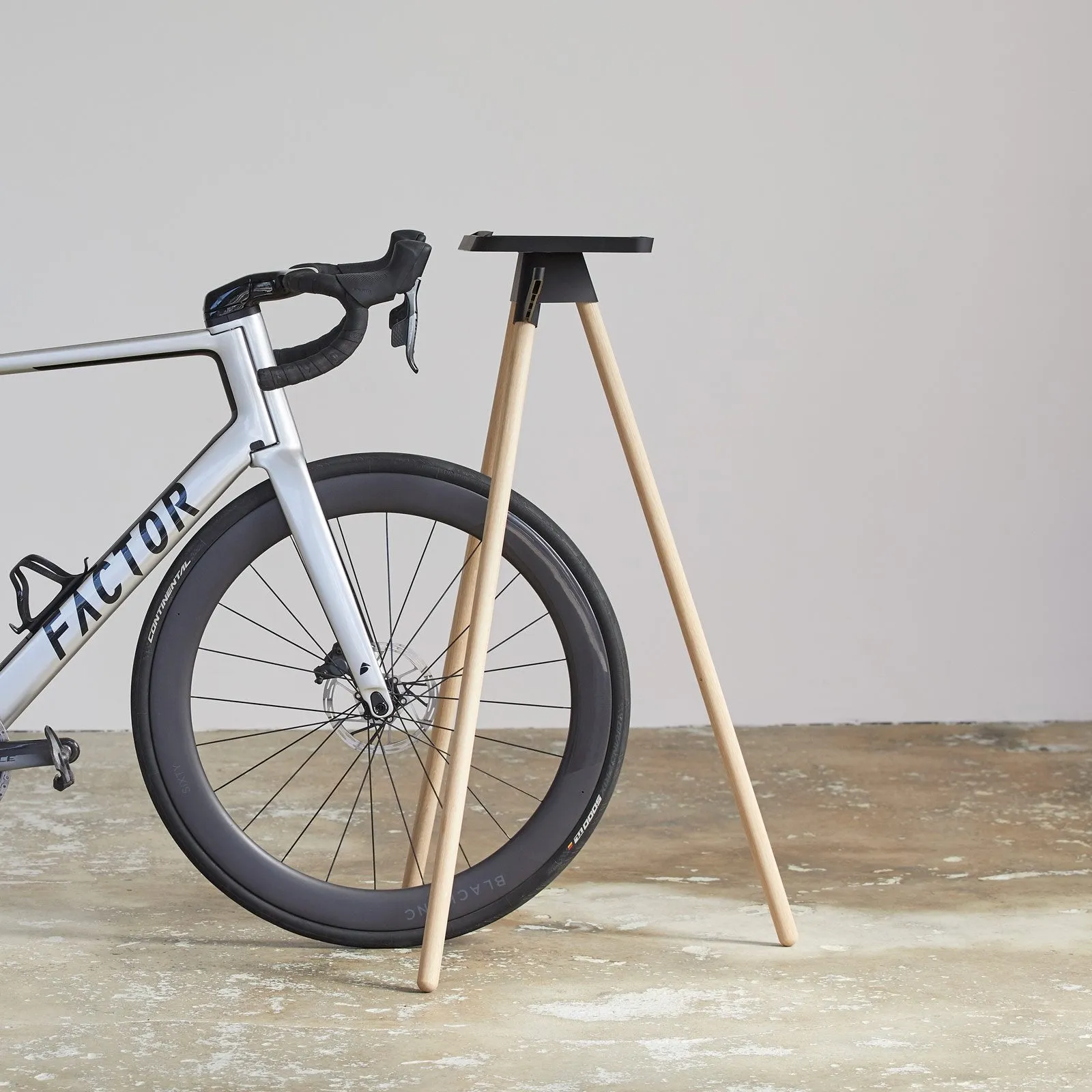 Tons Race Table - Natural Oak