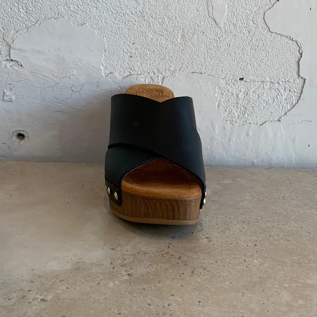 Unisa Tapia Black